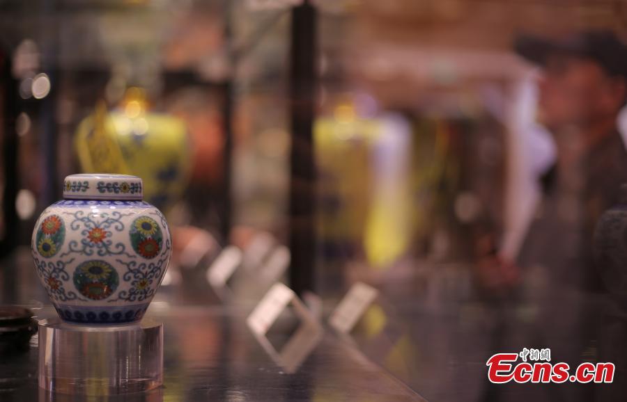 An item on display ahead of the 53th China Guardian Quarterly Auctions in Beijing, March 20, 2019. China Guardian said more than 4,000 items, including Chinese paintings and calligraphy, rare books, letters and manuscripts, pieces of porcelain and jade, and other works of art, will be put up for auction from March 23 to 25. (Photo: China News Service/Yang Kejia)