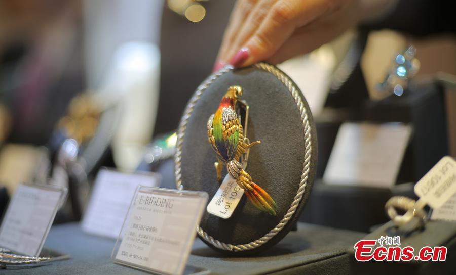 An item on display ahead of the 53th China Guardian Quarterly Auctions in Beijing, March 20, 2019. China Guardian said more than 4,000 items, including Chinese paintings and calligraphy, rare books, letters and manuscripts, pieces of porcelain and jade, and other works of art, will be put up for auction from March 23 to 25. (Photo: China News Service/Yang Kejia)