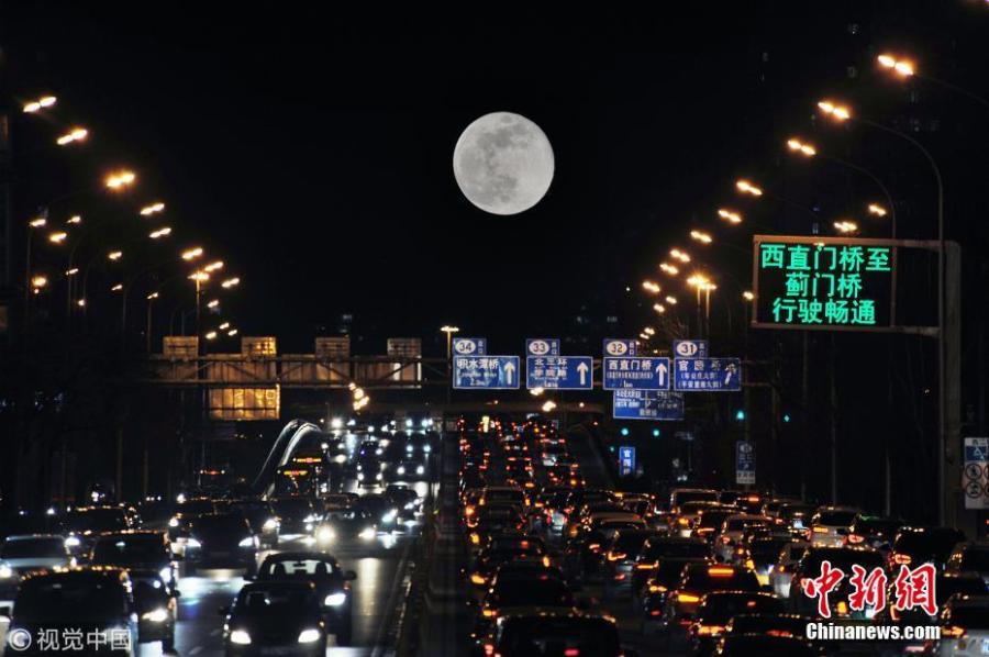 <?php echo strip_tags(addslashes(A super snow moon rises over Chang'an Avenue, a major thoroughfare in Beijing, March 21, 2019. Sky-watchers received a treat as the final supermoon of 2019 arrived on Thursday, also the Spring Equinox, which signals the equal length of day and night time. A supermoon occurs when a full moon's orbit is closest to the Earth.  (Photo/VCG))) ?>