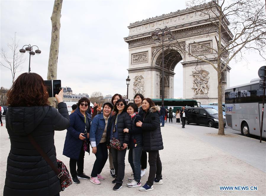 A group of Chinese tourists pose for a photo at the Arc de Triomphe in Paris, France, March 20, 2019. (Xinhua/Gao Jing)