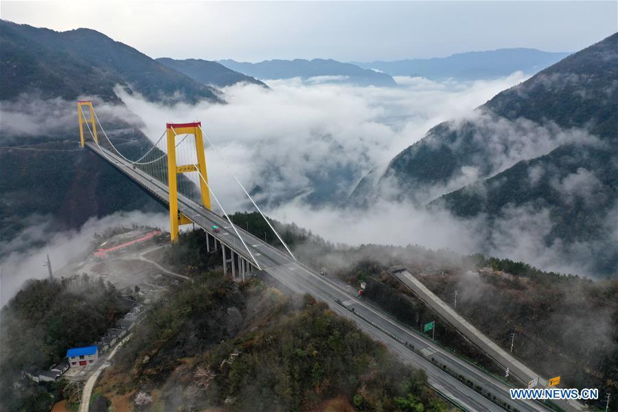 This aerial photo taken on March 23, 2019 shows the Siduhe Bridge on the Shanghai-Chongqing Highway in Yesanguan Town of Badong County in Enshi Tujia and Miao Autonomous Prefecture, central China\'s Hubei Province. The Siduhe Bridge, built 90 meters high and 560 meters up from the valley bottom, forms a landscape in Enshi. (Xinhua/Yang Shunpi)