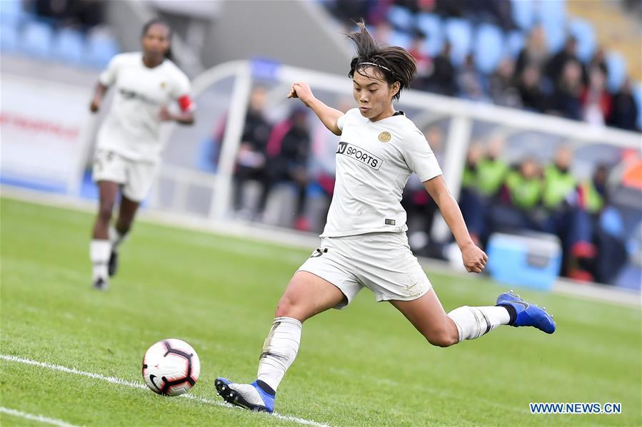 Chinese women\'s footballer Wang Shuang, currently playing for French club Paris Saint-Germain, shoots during a match between Paris Saint-Germain and Lille in Lille, France, Jan. 13, 2019. (Xinhua/Chen Yichen)