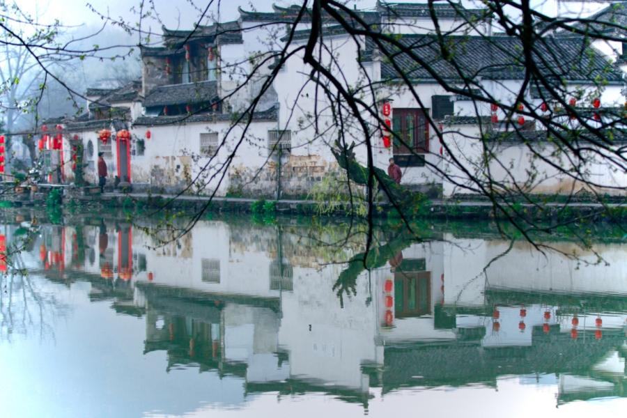 The village of Hongcun, Huangshan city, East China\'s Anhui Province after rainfall on March 20, 2019 ? the village is a UNESCO World Heritage Site, famous for its traditional architecture. (Photo/chinadaily.com.cn)