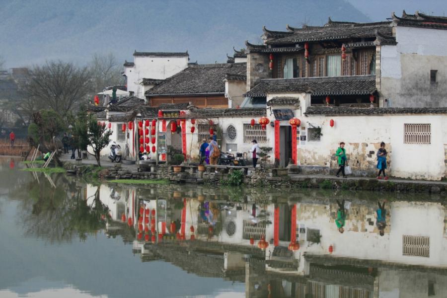 The village of Hongcun, Huangshan city, East China\'s Anhui Province after rainfall on March 20, 2019 ? the village is a UNESCO World Heritage Site, famous for its traditional architecture. (Photo/chinadaily.com.cn)