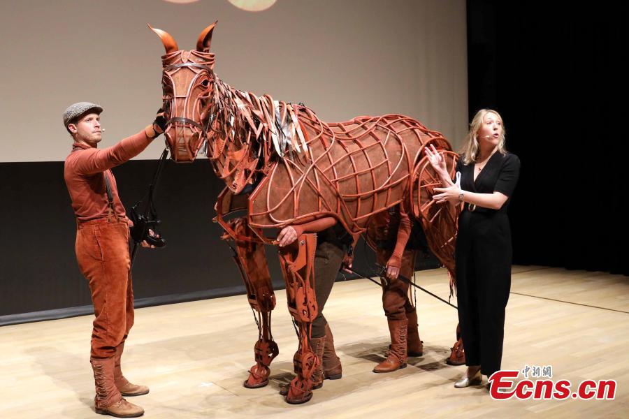 The life-size horse puppet Joey and puppeteer Shaun McKee from the production of the War Horse visit Hong Kong, March 25, 2019. Based on Michael Morpurgo\'s novel, the National Theatre of Great Britain production of War Horse is about a young boy called Albert and his horse. (Photo: China News Service/Hong Shaokui)