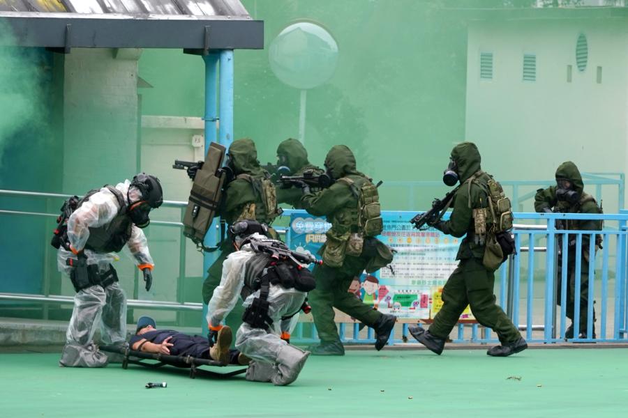 An anti-terrorism drill, code-named Powersky, takes place at Lei Yue Mun Park, Hong Kong, March 25, 2019. The drill simulated scenarios including a terrorist attack with explosives and toxic chemical gas. The operation was aimed at promoting counter-terrorism awareness among the public and enhancing coordination in the Inter-departmental Counter Terrorism Unit (ICTU), established in April 2018. (Photo: China News Service/Zhang Wei)