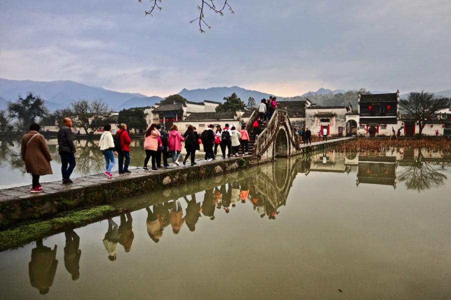 The village of Hongcun, Huangshan city, East China\'s Anhui Province after rainfall on March 20, 2019 ? the village is a UNESCO World Heritage Site, famous for its traditional architecture. (Photo/chinadaily.com.cn)