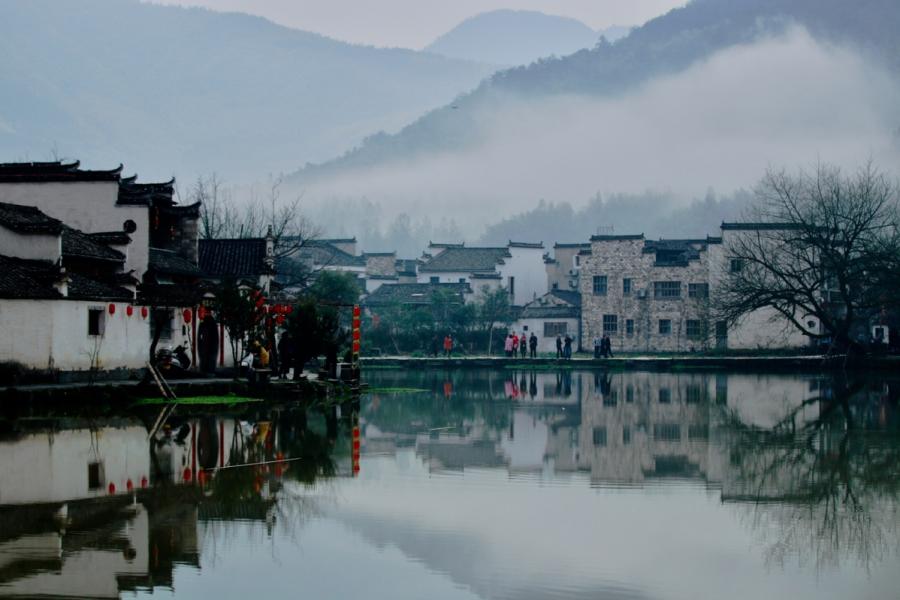 The village of Hongcun, Huangshan city, East China\'s Anhui Province after rainfall on March 20, 2019 ? the village is a UNESCO World Heritage Site, famous for its traditional architecture. (Photo/chinadaily.com.cn)