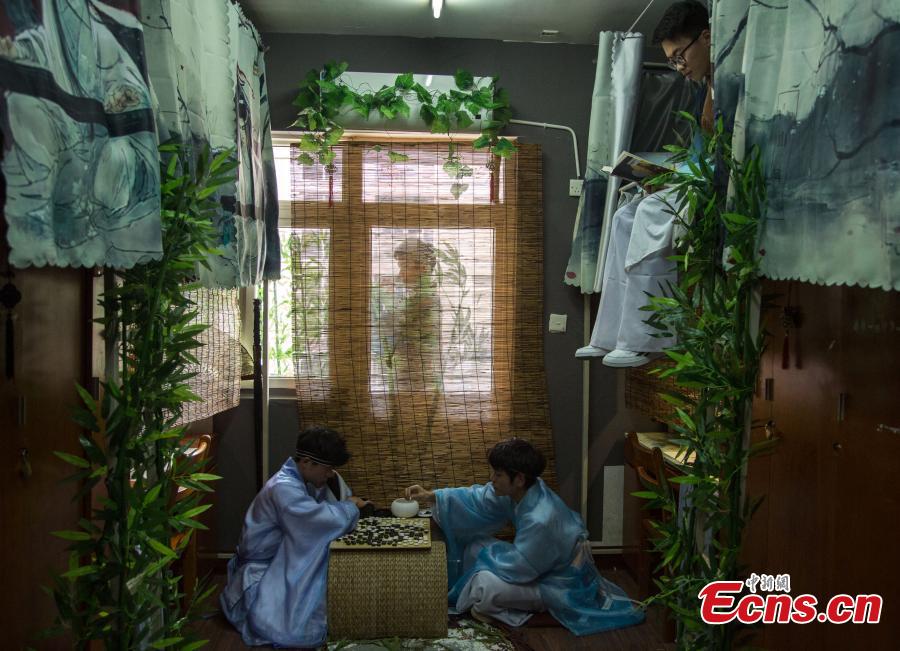 A newly-renovated dormitory room at the Wuhan Textile University Yangguang (Sunny) Campus in Wuhan City, Hubei Province, March 26, 2019. Four students have completely overhauled their dormitory room, decorating it with plastic bamboo trees, traditional window decorations and paintings reflecting Hui-style architecture. The four students are known to don traditional costumes and play Go, imitating the lifestyles of ancient Chinese scholars. (Photo: China News Service/Zhang Chang)