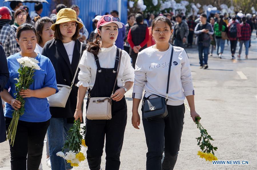 <?php echo strip_tags(addslashes(People present bouquets during a spontaneous mourning ceremony to pay tribute to those who lost their lives while fighting the forest fire in a funeral parlour in Xichang City, southwest China's Sichuan Province, April 2, 2019. A fire that killed 30 people and engulfed about 15 hectares of forest in southwest China's Sichuan Province was extinguished Tuesday, local authorities said. Thirty people, including 27 firefighters and three locals, lost their lives while fighting the fire. (Xinhua/Zhang Chaoqun))) ?>