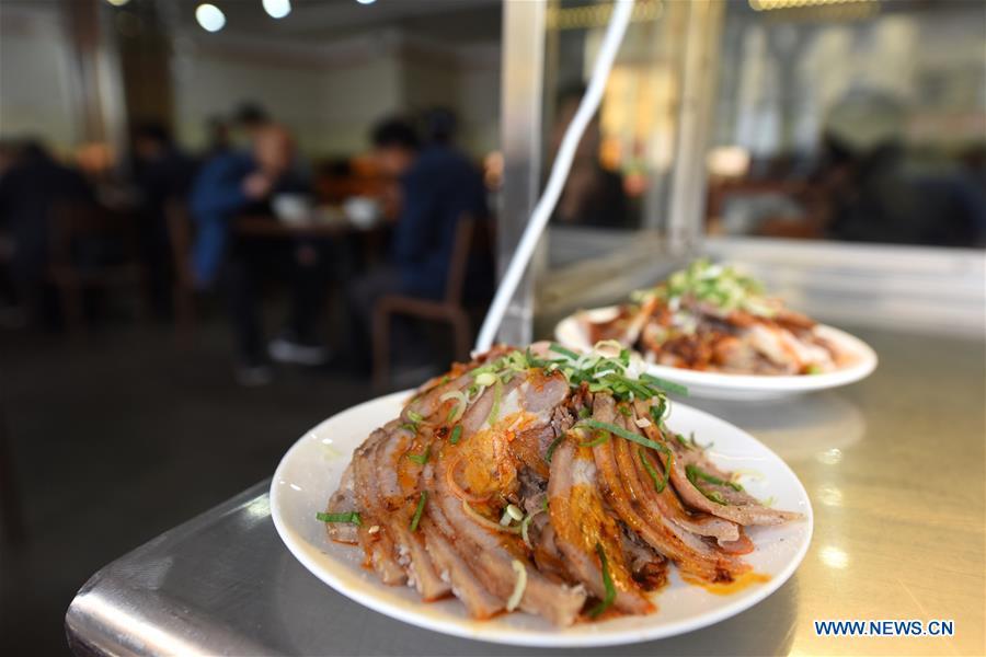 Photo taken on April 2, 2019 shows cold dishes at a beef noodle restaurant in Lanzhou, capital of northwest China\'s Gansu Province. Lanzhou beef noodles, a Chinese hand-pulled noodle originated in Lanzhou, has a history of about 100 years. There are about ten types of noodles of different width and shapes, depending on noodle chefs\' pulling skills. It has won fame both at home and abroad with its speciality of noodles and soup recipe. (Xinhua/Ma Ning)