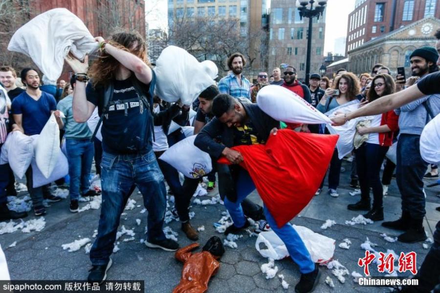Participants take part in New York City\'s annual Pillow Fight Day in Washington Square Park on April 6, 2019. People engaged in friendly battle with each other during the event. (Photo/SipaPhoto)