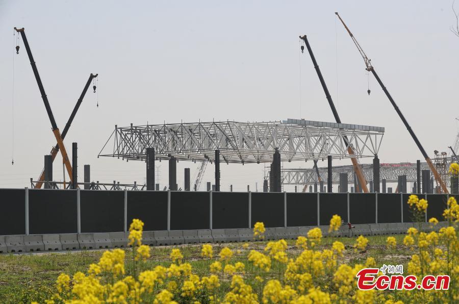 Construction of Tesla\'s Shanghai Gigafactory 3 is in full swing, April 8, 2019. Several sets of steel structural roof frames have been installed. The new plant, Tesla\'s first outside the United States, is located in Lingang Area, a high-end manufacturing park in the southeast harbor of Shanghai. It is designed to have an annual capacity to create 500,000 electric cars. (Photo: China News Service/Zhang Hengwei)