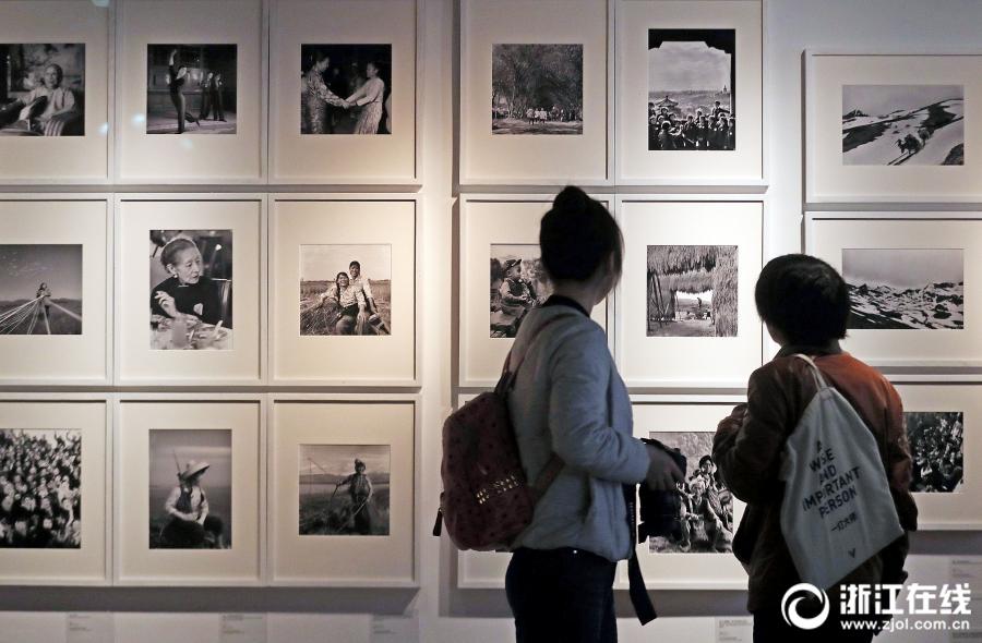 <?php echo strip_tags(addslashes(A photo exhibition honoring the 70th anniversary of the founding of People's Republic of China opens at the art museum of the China Academy of Art in Hangzhou, Zhejiang Province, on April 3. (Photo/zjol.com.cn)

<p>A photo exhibition honoring the 70th anniversary of the founding of People's Republic of China kicked off at the art museum of the China Academy of Art (CAA) in Hangzhou, Zhejiang Province, on April 3.

<p>Titled 