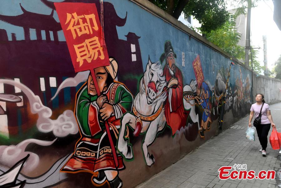 A wall with paintings of cultural topics in the Zhuzifang historic block in Fuzhou City, East China\'s Fujian Province, April 9, 2019. The Zhuzifang block boasts ancient architecture dating back to the Ming (1368-1644) and Qing (1644-1911) dynasties. (Photo: China News Service/Lyu Ming)