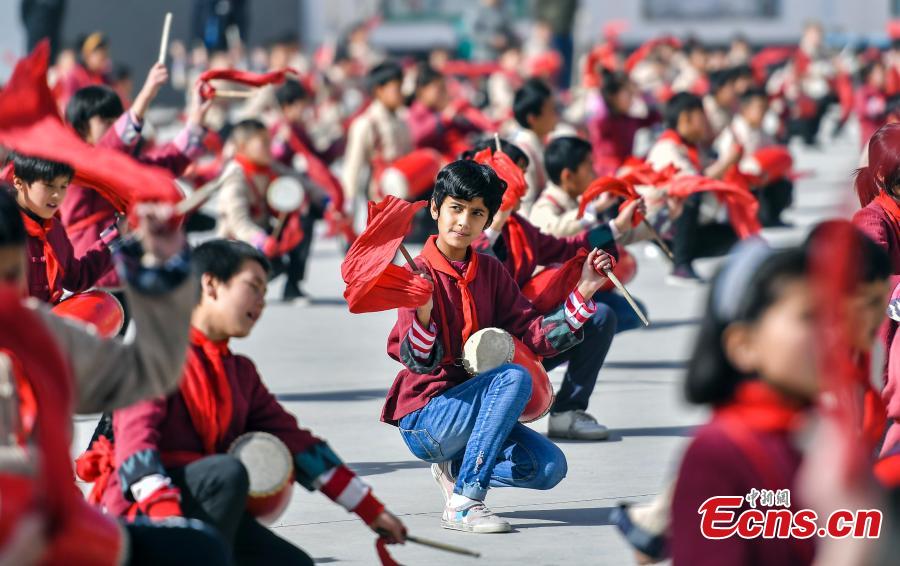 <?php echo strip_tags(addslashes(Photo shows students from a primary school in Wushi County, in northwest China's Xinjiang Uygur Autonomous Region learning waist drum, April 8, 2019. (Photo/China News Service))) ?>