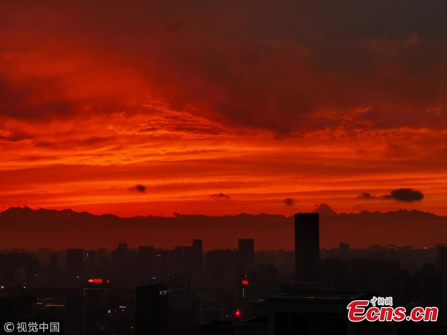Buildings silhouetted at sunset in Chengdu City, Sichuan Province, April 10, 2019. (Photo/VCG)