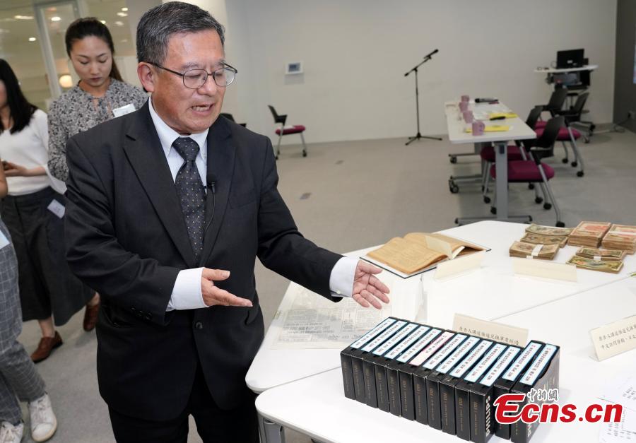 Wani Yukio, a Japanese independent journalist and historian, donates historical documents related to Hong Kong Military Yen Court cases to the Chinese University of Hong Kong Library in Hong Kong, April 11, 2019. In the 1990s, he formed a group with several Japanese lawyers and scholars to support a lawsuit, filed by victims in Hong Kong, seeking reparation for the military yen issued during the Japanese occupation. This is the only legal action ever taken by the Hong Kong community, and it was eventually rejected by the Supreme Court of Japan in 2001. After the legal action ended, Mr. Wani gathered the materials and information related to the case, including seven boxes of court judgments, case summaries, oral histories of victims in Hong Kong, news reports, and video tapes, and donated them to the CUHK Library, according to the library. (Photo: China News Service/Zhang Wei)