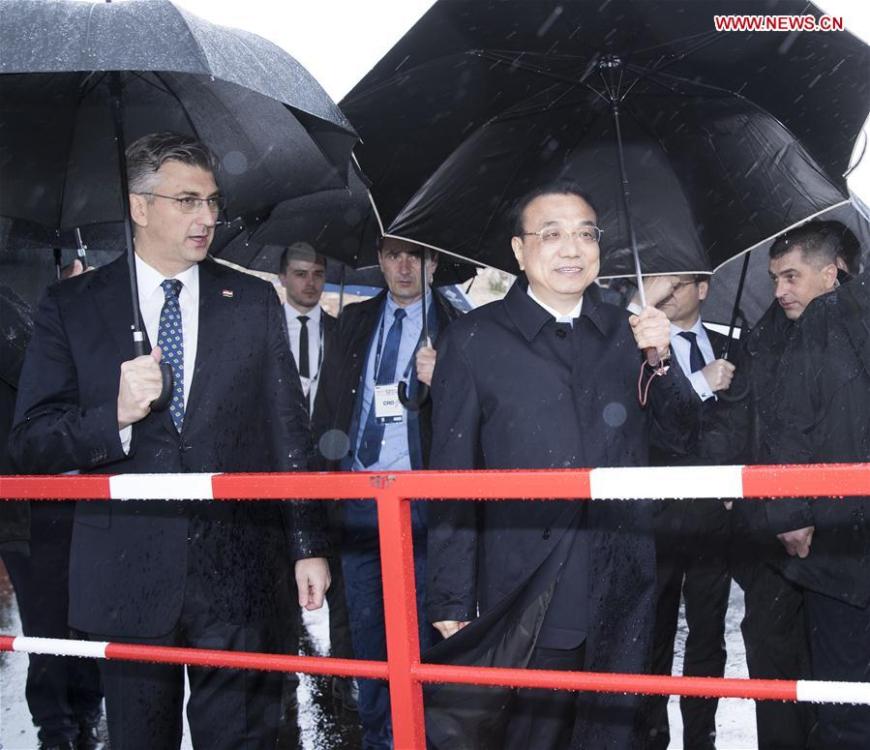 Chinese Premier Li Keqiang (R, front) and his Croatian counterpart Andrej Plenkovic visit the construction site of Peljesac Bridge being built by a Chinese consortium on the Peljesac Peninsula in southern Croatia, April 11, 2019. (Xinhua/Huang Jingwen)