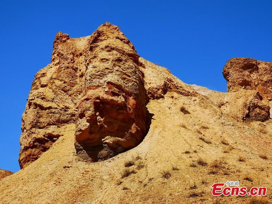 Photo taken on April 14, 2019 shows a view of Danxia landform at Danxia National Geological Park in Zhangye, northwest China\'s Gansu Province. Danxia landform is an unique type of geomorphology formed from red-colored sandstones and characterized by steep cliffs. (Photo/China News Service)