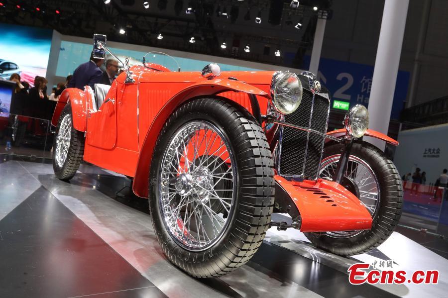 Photo taken on April 17, 2019 shows vintage cars from different brands on show during the 2019 Shanghai auto show. The 18th Shanghai International Automobile Industry Exhibition has attracted over 1,000 exhibitors from 20 countries and regions worldwide, according to organizers. (Photo: China News Service/Zhang Hengwei)