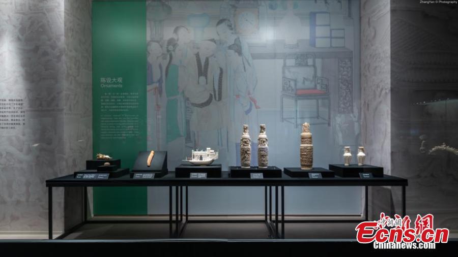 Ivory carvings are on display at an exhibition in Jinsha Site Museum in Chengdu City, Sichuan Province, April 16, 2019. The exhibition showed more than 100 ivory carvings made in the Ming (1368-1644) and Qing (1644-1911) dynasties from the collections of six state-owned museums. (Photo provided to China News Service)