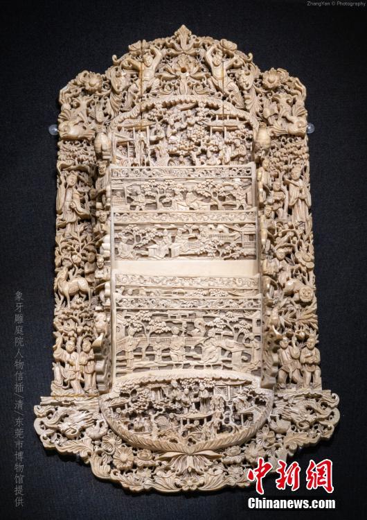Ivory carvings are on display at an exhibition in Jinsha Site Museum in Chengdu City, Sichuan Province, April 16, 2019. The exhibition showed more than 100 ivory carvings made in the Ming (1368-1644) and Qing (1644-1911) dynasties from the collections of six state-owned museums. (Photo provided to China News Service)