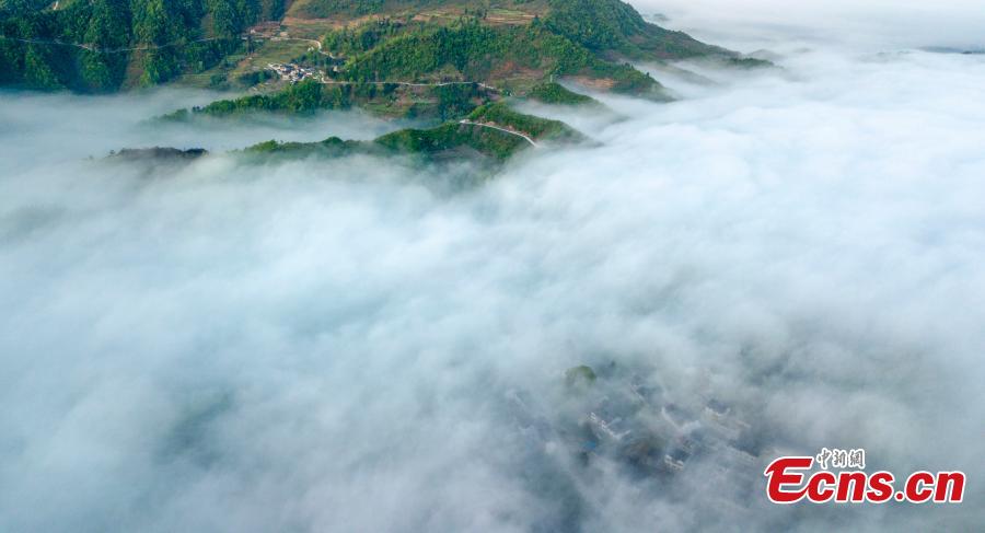 Clouds drape themselves over Xianjin Village in Wuchuan Gelao and Miao Autonomous County, Southwest China\'s Guizhou Province, April 17, 2019. The village, which is surrounded by lush mountains, appears particularly beautiful when viewed from above. (Photo: China News Service/Tian Dong)