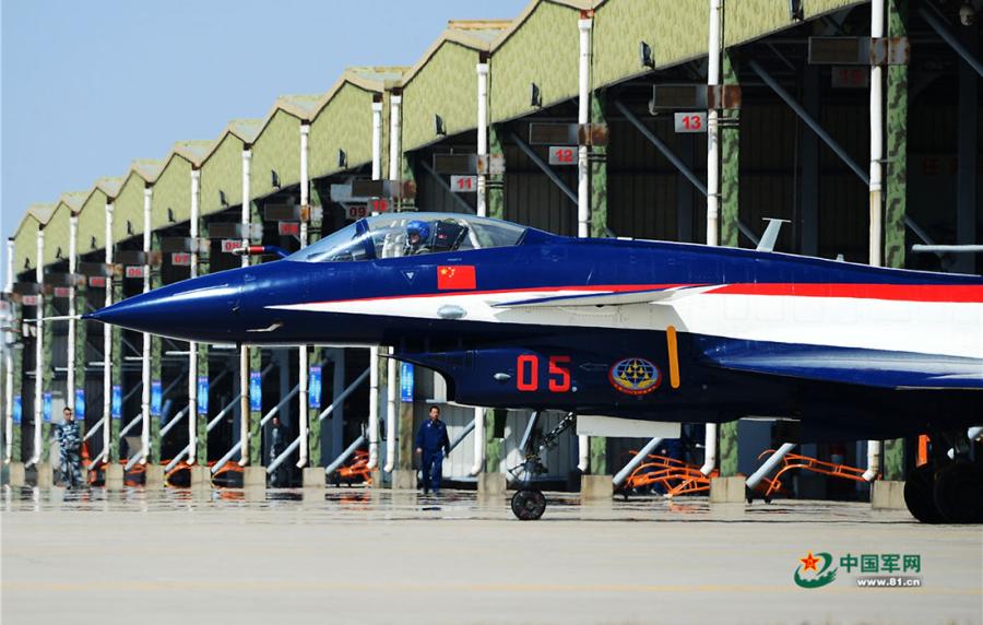 An airplane taxis out of a hangar on April 10, 2019. (Photo/81.cn)