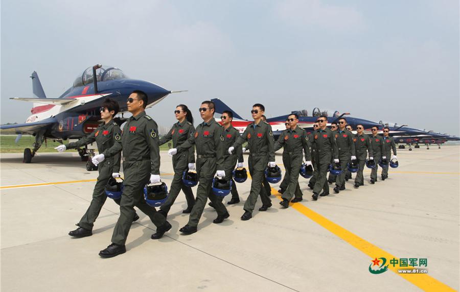 Pilots team up for the next batch of missions on July 30, 2018. (Photo/81.cn)