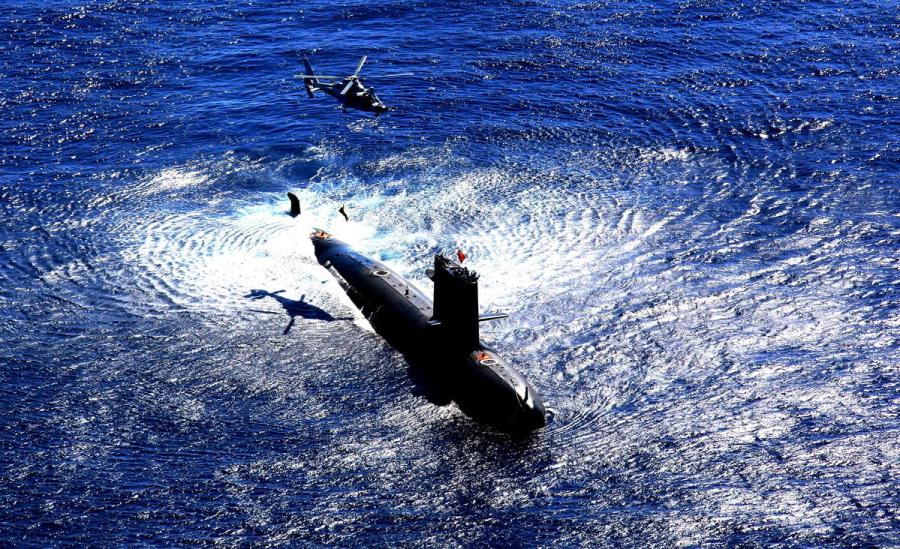 <?php echo strip_tags(addslashes(A helicopter and a submarine from a submarine division of the PLA Navy's South Sea Fleet participate in an exercise. (ZHOU YANCHENG/FOR CHINA DAILY))) ?>