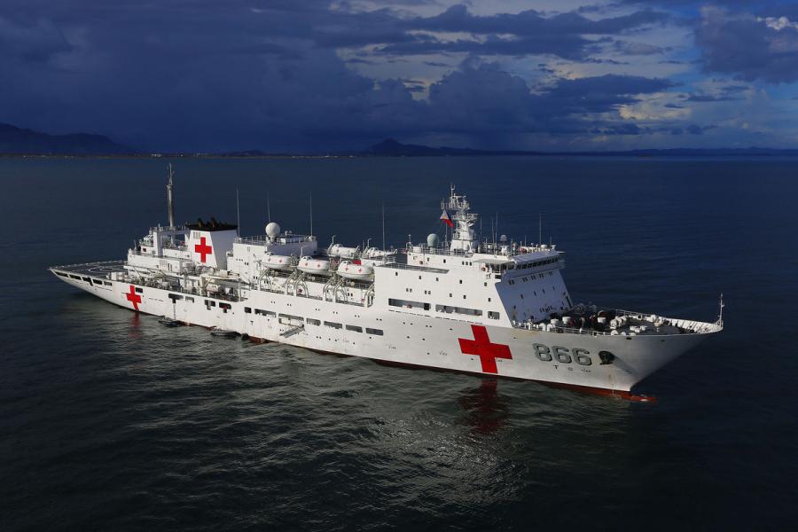 <?php echo strip_tags(addslashes(The PLA Navy hospital ship Peace Ark to the Philippines berthes at Leyte Gulf in the Philippines on a relief mission, Nov 29, 2013. (Ju Zhenhua/Asianewsphoto))) ?>