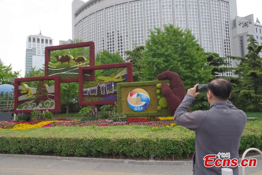Belt and Road-themed flower bed debuts in Beijing on April 18, 2019. (Photo/China News Service)