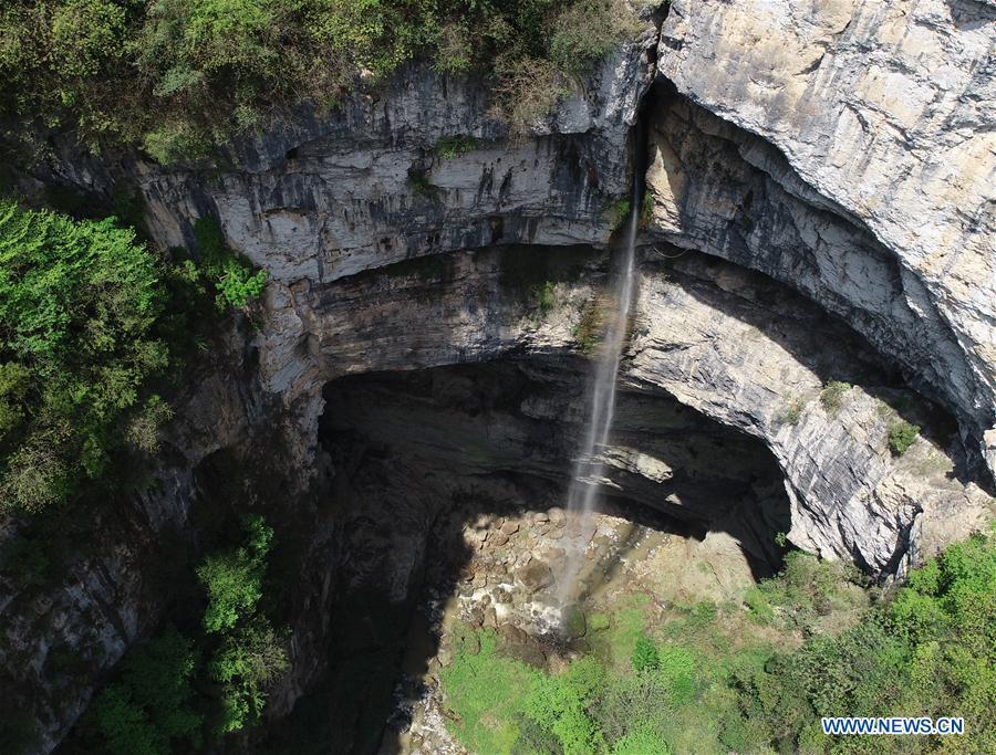 Aerial photo taken on April 22, 2019 shows a waterfall in Didonghe Tiankeng, a giant karst sinkhole at Huoshizi Village of Ningqiang County in Hanzhong, northwest China\'s Shaanxi Province. With a maximum depth of 340 meters, the Didonghe Tiankeng is the largest in Chanjiayan Tiankeng Group in Ningqiang County. (Xinhua/Zhang Bowen)