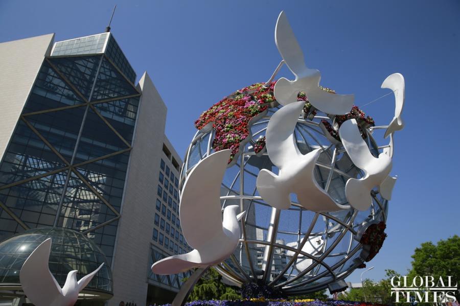 The decoration work of the Belt and Road Forum for International Cooperation in Beijing has been completed. The decoration work includes 8 main aspects with the installing of propaganda flags, banners, public service advertisements, outdoor display screens, stereo flower bed, identification systems, landscape lighting, lighting shows and landscaping projects. They are located in Dongdan, Xidan, Dongyue Temple, Diaoyutai State Guesthouse, Siyuan Bridge, the front of the National Convention Center and Xiushui Mall. (Photos: Li Hao/GT)