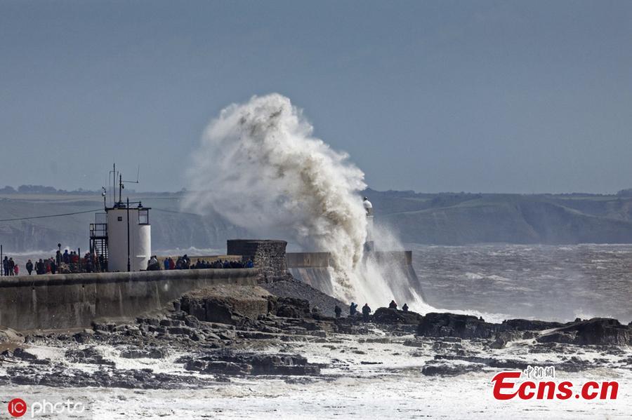Storm Hannah hits the Welsh coastline at Porthcawl lighthouse, bringing winds of up to 80mph, April 27, 2019. Heavy rain swept across the UK, leaving at least 11,000 properties without power. (Photo/IC)
