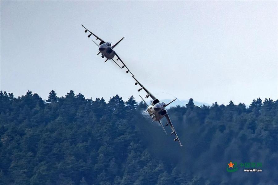 A PLA Air Force warplane in an ultra-low altitude flight training in a valley, April 25, 2019. (Photo/81.cn)