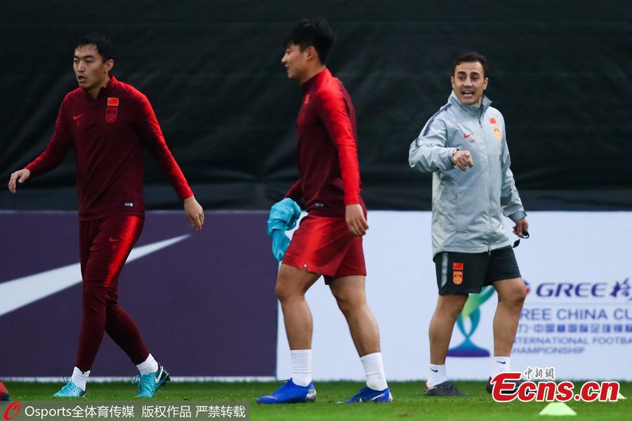 This file photo shows Fabio Cannavaro supervises a training session of China\'s national soccer team. Cannavaro announced on social media he is quitting as coach of China\'s national soccer team. Writing on Weibo on April 28, 2019, the Italian said “Out of respect for China, I feel it is necessary to announce I have decided to quit the coaching spot of Team China.” The current Guangzhou Evergrande coach has stepped into the vacant role with Team China, leading the team to participate in the China Cup last month.  (Photo/Osports)