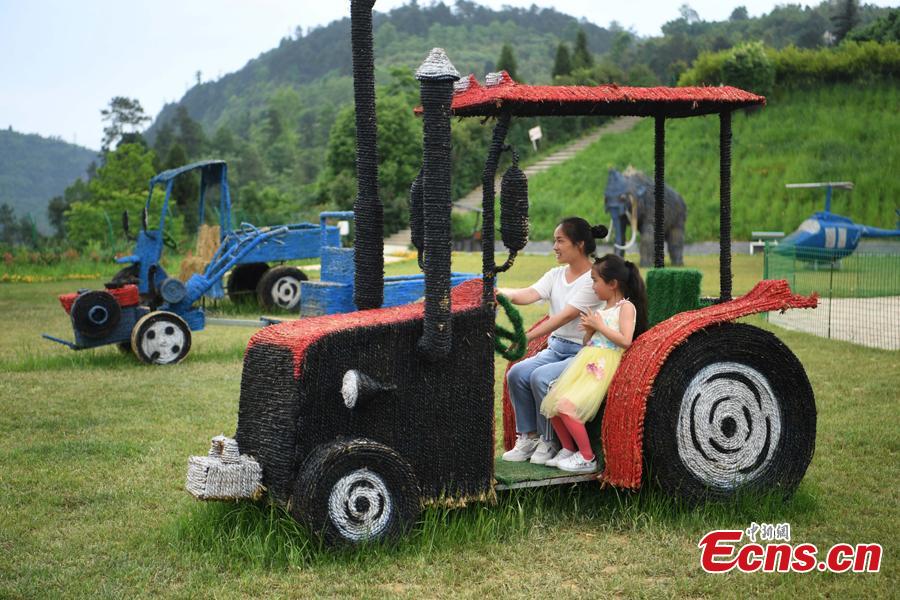 <?php echo strip_tags(addslashes(Straw-made creations including an elephant, a kangaroo, a harvester and a tractor in the Huatian Xigu scenic area, known for its rural charms, in Chongqing, April 28, 2019. The eye-catching creations are a particular draw for tourists. (Photo: China News Service/Chen Chao))) ?>