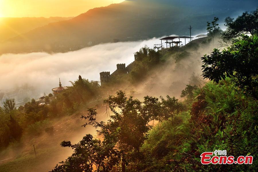 A picturesque view of the Wine Town in Fuling District, Southwest China’s Chongqing Municipality on a foggy day. (Photo: China News Service/Shi Wei)