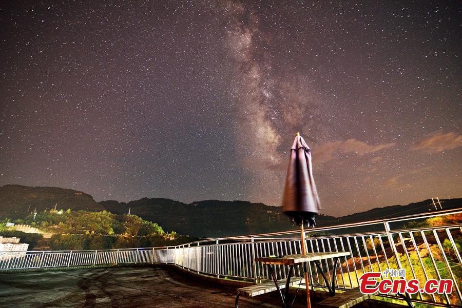 A picturesque view of the Wine Town in Fuling District, Southwest China’s Chongqing Municipality on a foggy day. (Photo: China News Service/Shi Wei)
