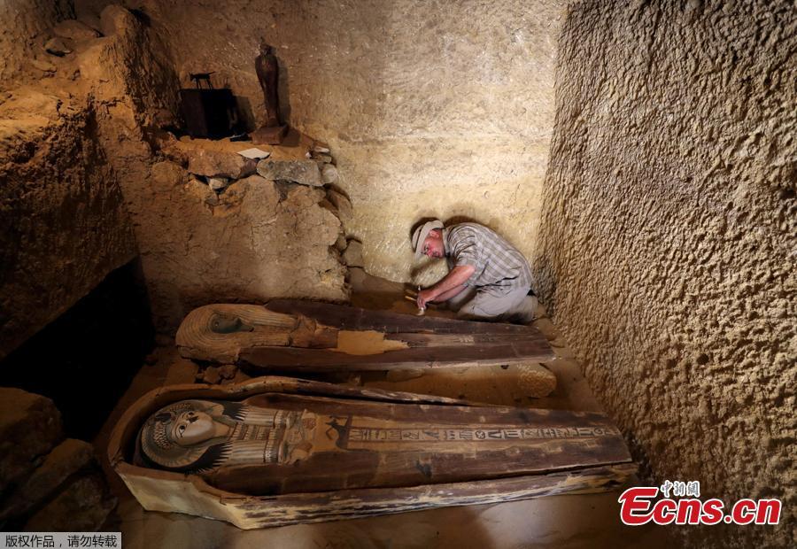 Two ancient sarcophagi are seen at the newly discovered burial site, the Tomb of Behnui-Ka and Nwi, dating back to circa 2500 B.C. near the Great Pyramids in Giza, on the outskirts of Cairo, Egypt May 4, 2019. (Photo/Agencies)