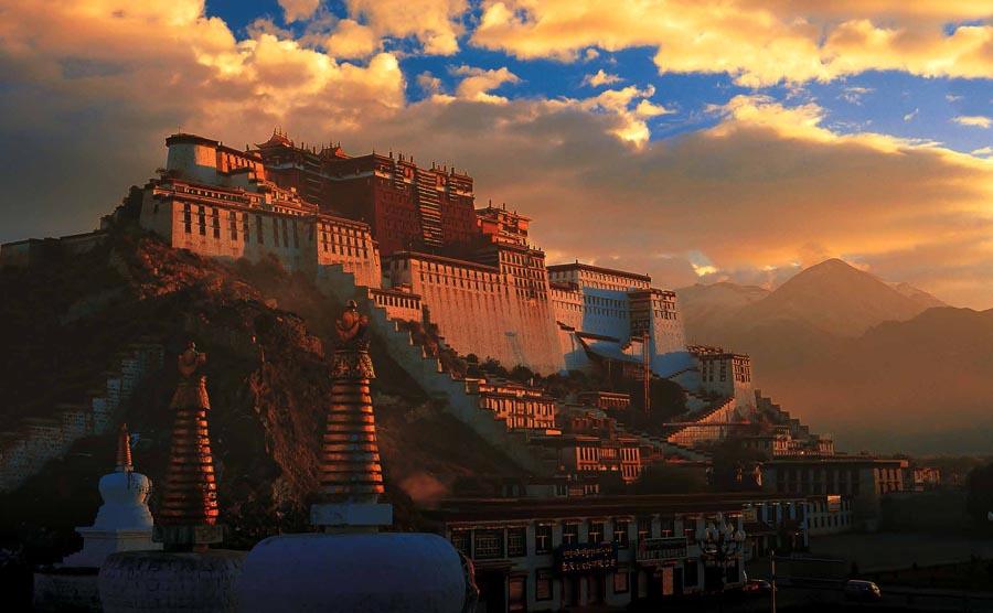 The Potala Palace in Lhasa, Tibet. (Photo provided to chinadaily.com.cn)