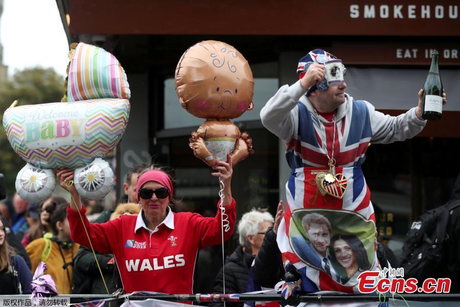 Royal fans celebrate following news of the birth May 6, 2019. (Photo/Agencies)