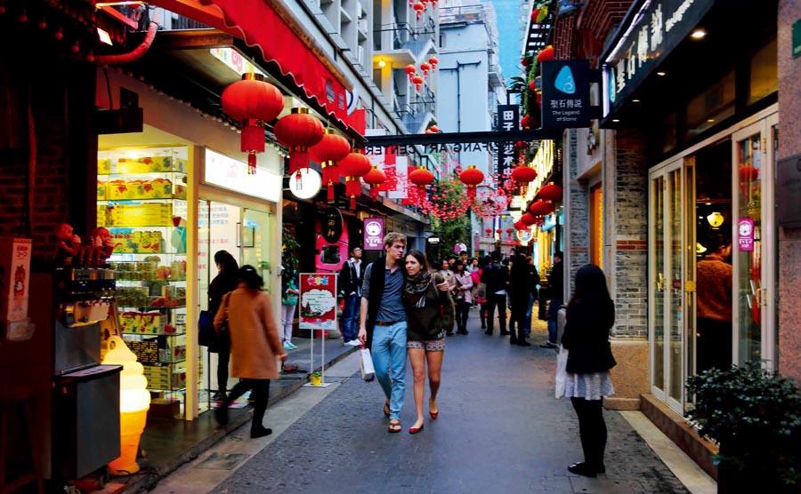 A cluster of Shikumen buildings in Shanghai. (Photo provided to chinadaily.com.cn)