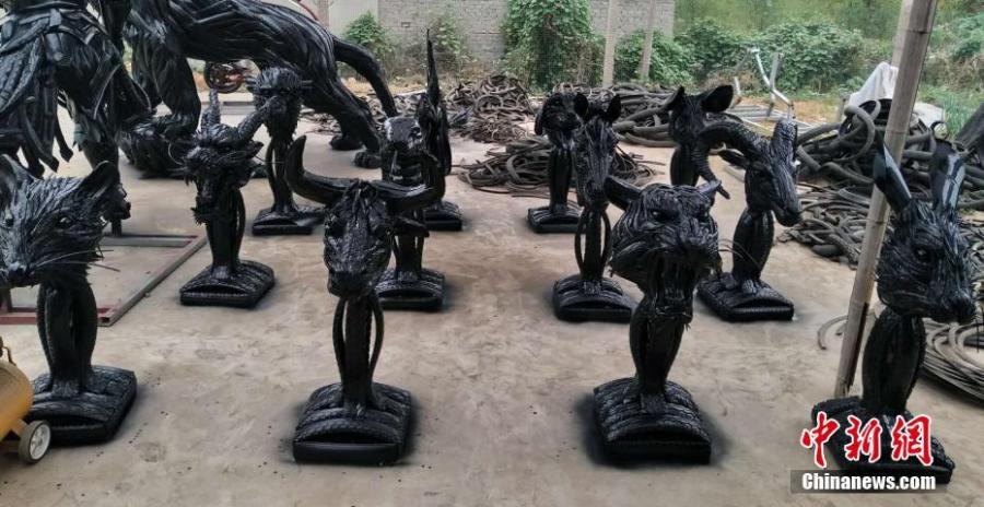 Cao Shengge shows his homemade sculptures made out of used tyres in Xingtai City, Hebei province. Cao became interested in making sculptures with tyres in 2015. He has recycled nearly 50 tons of otherwise waste tyres to create about 100 works, including mythical figures, beasts, and the twelve zodiac animals. He said the tyres usually needed to be cut into pieces and then put together to form a creation, a process that may take tens of days. Cao also said he hopes to organize an exhibition of his works and promote public awareness of environmental protection. (Photo provided to China News Service)