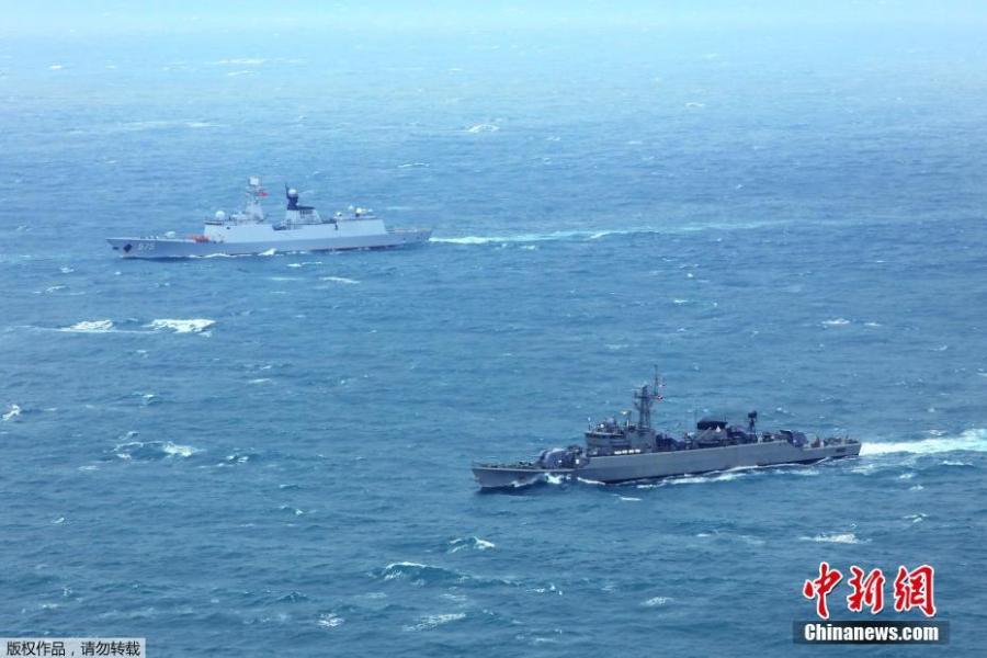 The formation of Chinese and Thai naval ships sails in waters against the wind and waves on May 8, 2019. China and Thailand\'s naval forces on Wednesday concluded a week-long joint training exercise at a military port in Zhanjiang, south China\'s Guangdong Province.  (Photo/China News Service)