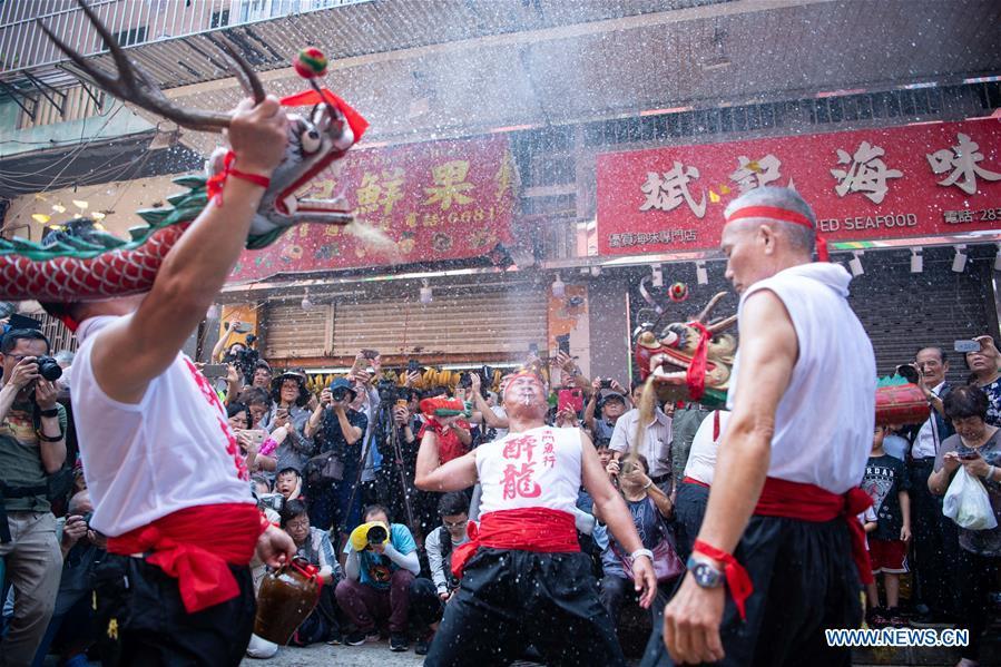 Drunken dragon dance is performed during the Drunken Dragon Festival to celebrate Buddha\'s birthday in south China\'s Macao, May 12, 2019. Recognized as an item of China\'s national intangible cultural heritage, the Drunken Dragon Festival originates from a Macao legend of a Buddhist monk and a divine dragon who saved people from the plague during the Qing Dynasty. (Xinhua/Cheong Kam Ka)