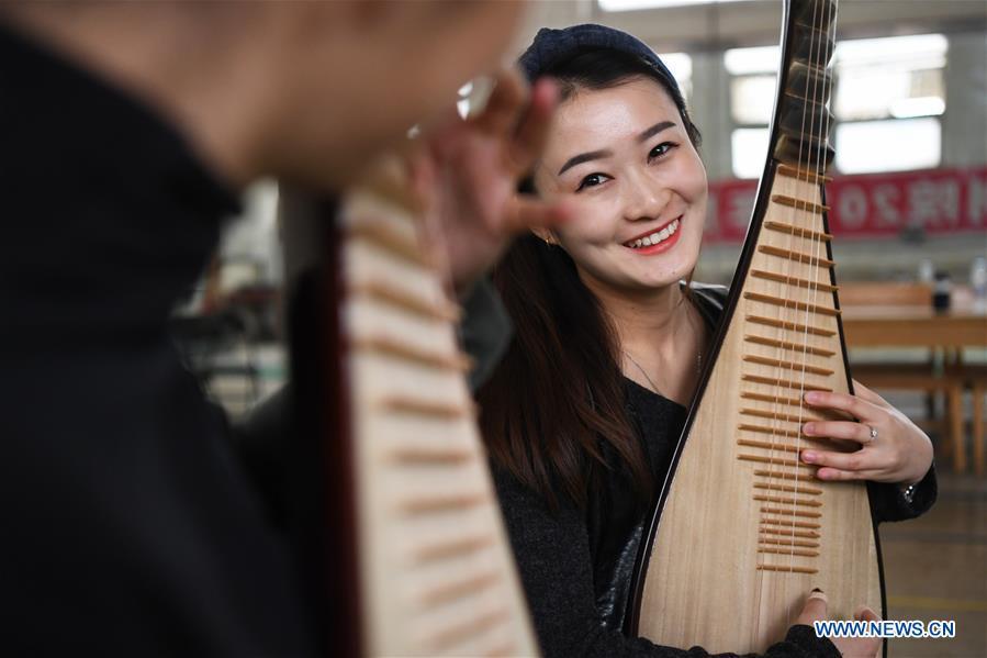 Player Zhao Xiaotong practices playing the pipa at Lanzhou traditional orchestra in Lanzhou, northwest China\'s Gansu Province, May 13, 2019. Pipa, a pear-shaped stringed instrument, is one of the traditional Chinese musical instruments. The pipa is played vertically and can be found in solos, ensembles or orchestras. The images of flying apsaras playing the pipa have been seen on murals in Gansu\'s Dunhuang Mogao Grottoes, a 1,600-year-old UNESCO world heritage site located at a cultural and religious crossroads area on the ancient Silk Road in Gansu. Nowadays contemporary dance performances inspired from those images on the murals have been staged times and times again. (Xinhua/Chen Bin)