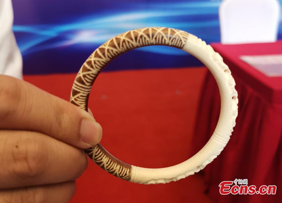 <?php echo strip_tags(addslashes(Photo taken on May 14, 2019 shows ivory products seized by Hangzhou Customs before their handover to forestry authorities in Hangzhou City, East China's Zhejiang Province. Hangzhou Customs showcased endangered species and wildlife products weighing 863.69 kilograms. (Photo: China News Service/Zhang Yin))) ?>
